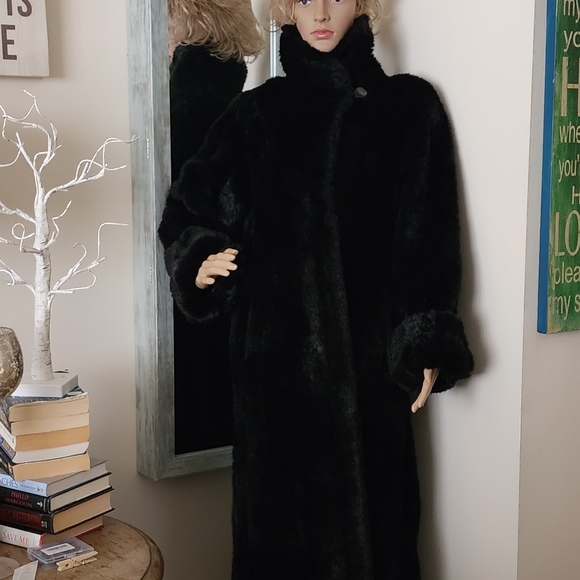 Fabulous, softTiger Mills Faux Black ankle length Mink XS - Picture 7 of 8